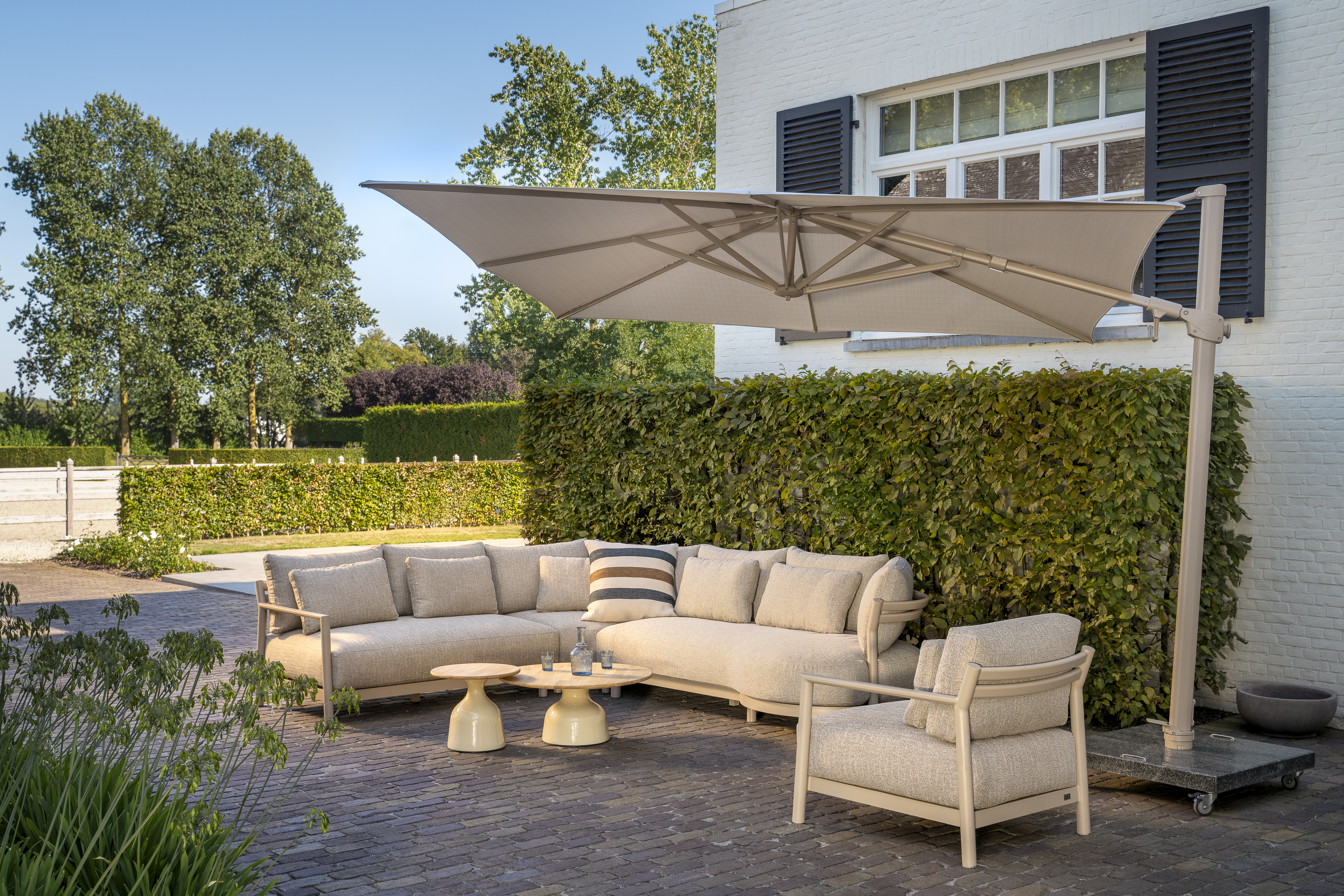  4 Seasons Mykonos Corner Sofa + Living Chair W/cush - Latte